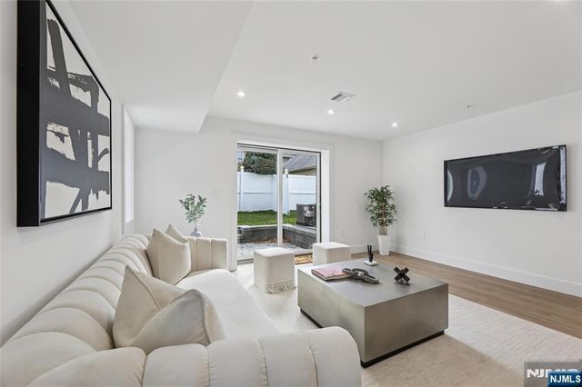 164 Oakwood Avenue, Cliffside Park, NJ 07010