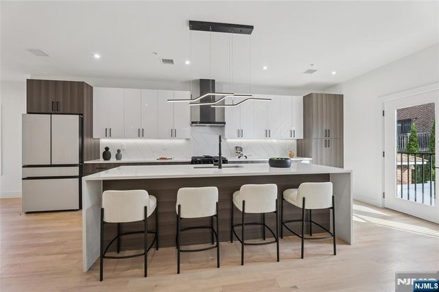 164 Oakwood Avenue, Cliffside Park, NJ 07010