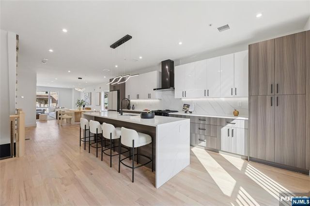 164 Oakwood Avenue, Cliffside Park, NJ 07010