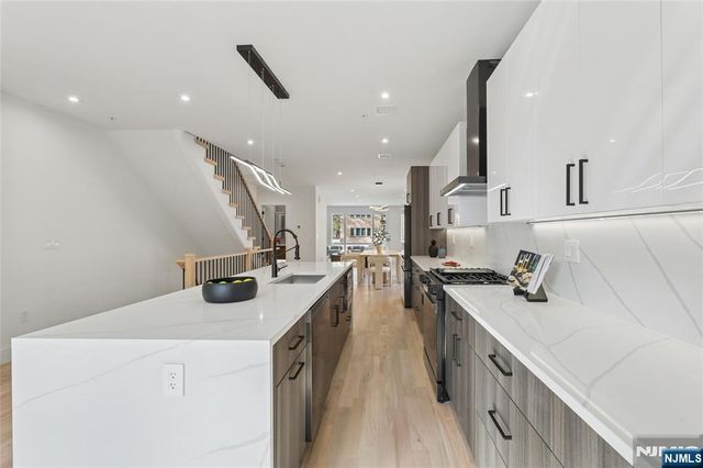 164 Oakwood Avenue, Cliffside Park, NJ 07010