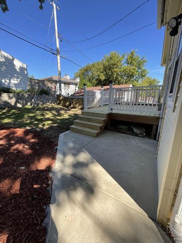 1537 S 94th STREET, West Allis, WI 53214