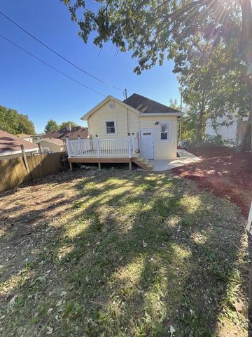 1537 S 94th STREET, West Allis, WI 53214