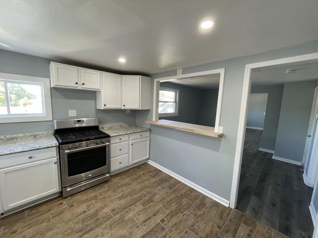 1537 S 94th STREET, West Allis, WI 53214