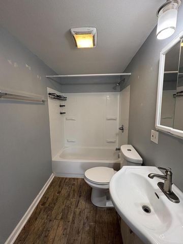 1537 S 94th STREET, West Allis, WI 53214