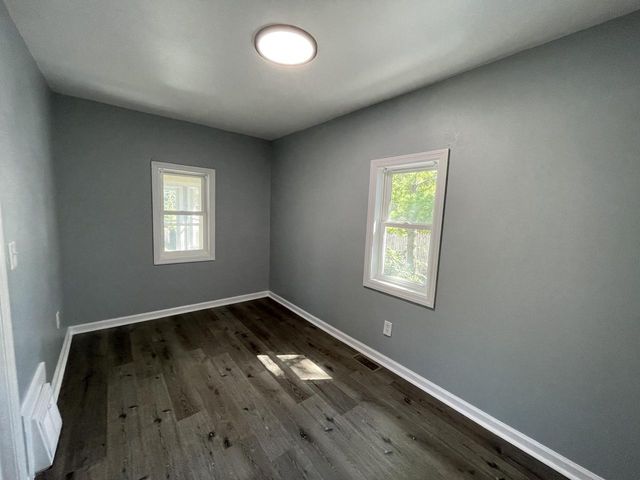 1537 S 94th STREET, West Allis, WI 53214