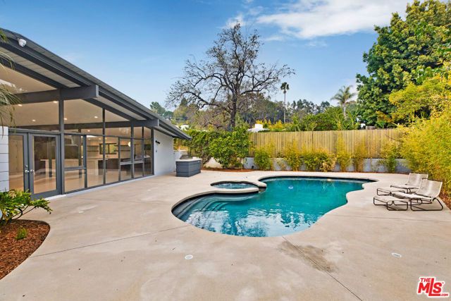 7560 Lolina Lane, Los Angeles, CA 90046
