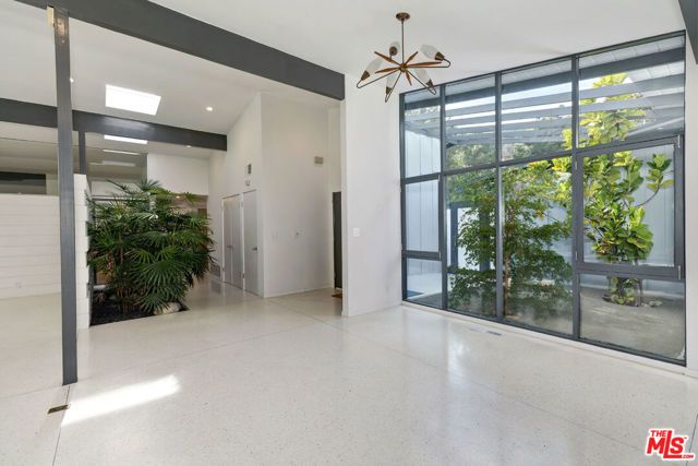 7560 Lolina Lane, Los Angeles, CA 90046