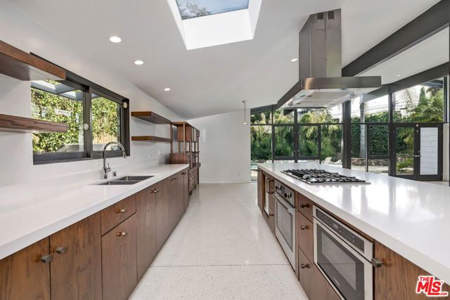 7560 Lolina Lane, Los Angeles, CA 90046