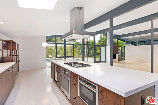 7560 Lolina Lane, Los Angeles, CA 90046