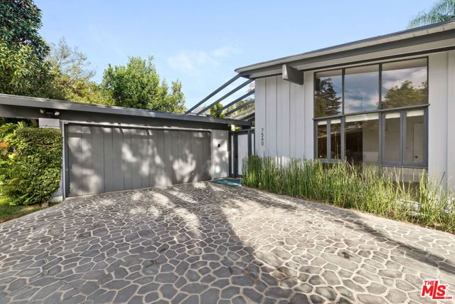 7560 Lolina Lane, Los Angeles, CA 90046