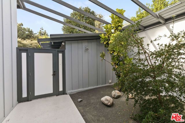 7560 Lolina Lane, Los Angeles, CA 90046
