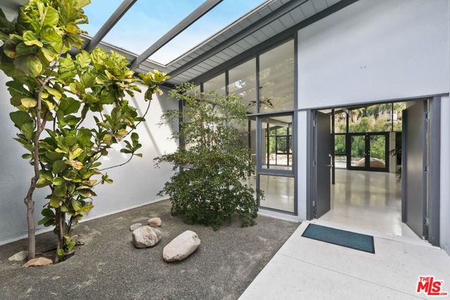 7560 Lolina Lane, Los Angeles, CA 90046