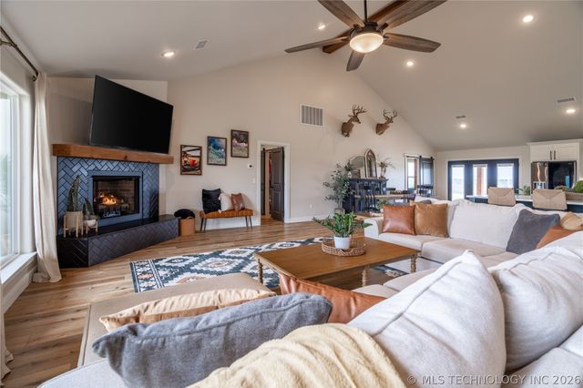 10189 Muncrief Road, Kingston, OK 73439