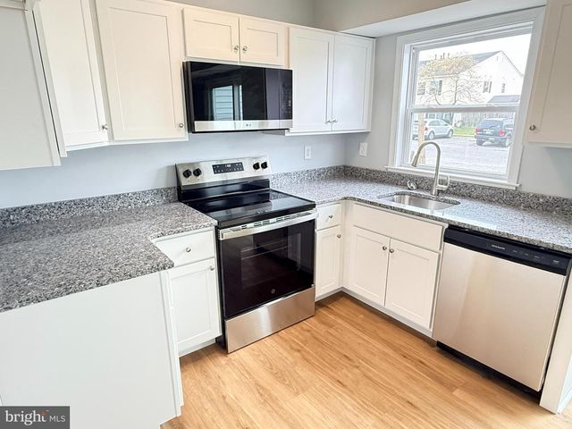 3 LAWRENCE CT, Sicklerville, NJ 08081