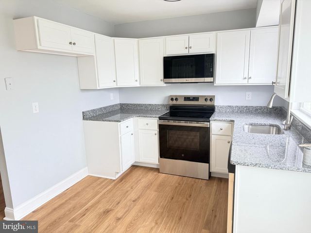 3 LAWRENCE CT, Sicklerville, NJ 08081