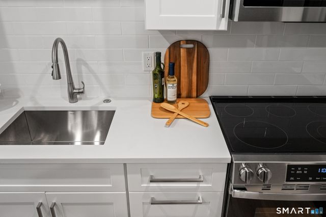 131 Beach Road 104, Fairfield, CT 06824