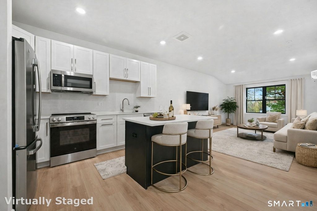 131 Beach Road 104, Fairfield, CT 06824