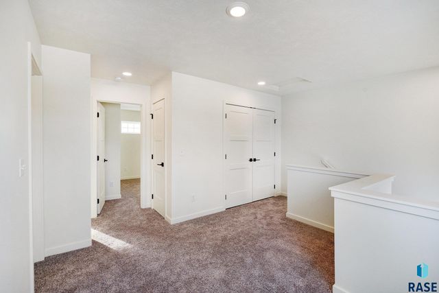 1271 N Marion Rd Road 2, Sioux Falls, SD 57107