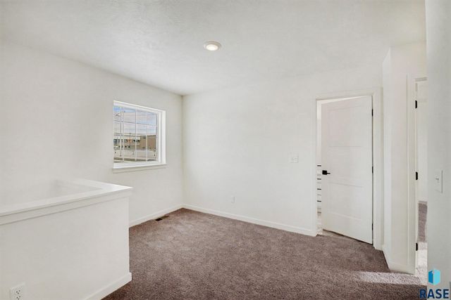 1271 N Marion Rd Road 2, Sioux Falls, SD 57107