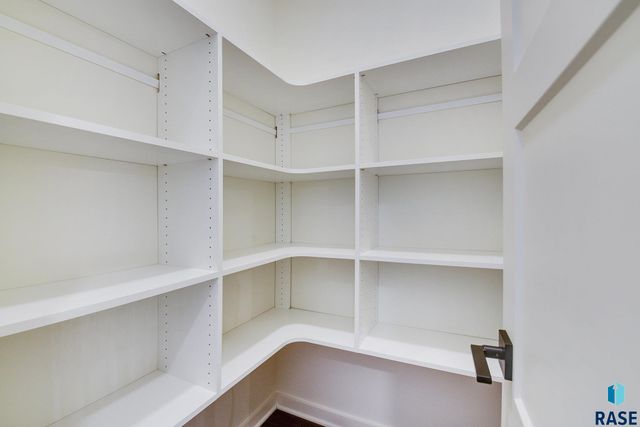 1271 N Marion Rd Road 2, Sioux Falls, SD 57107