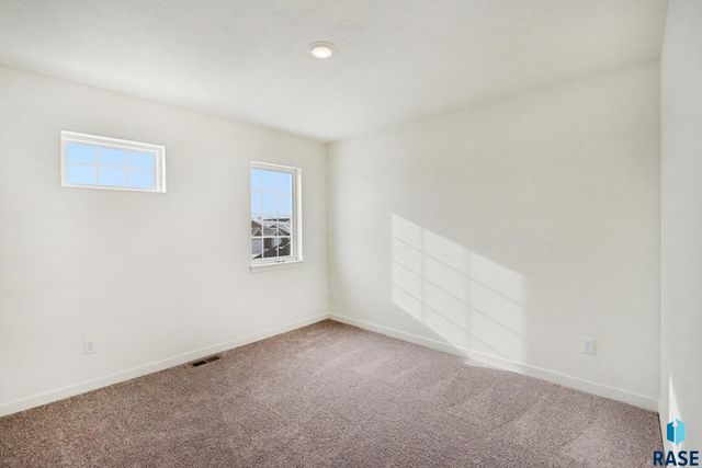 1271 N Marion Rd Road 2, Sioux Falls, SD 57107