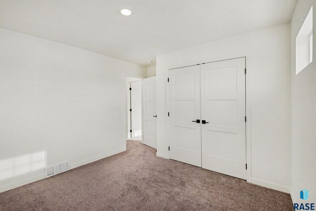 1271 N Marion Rd Road 2, Sioux Falls, SD 57107