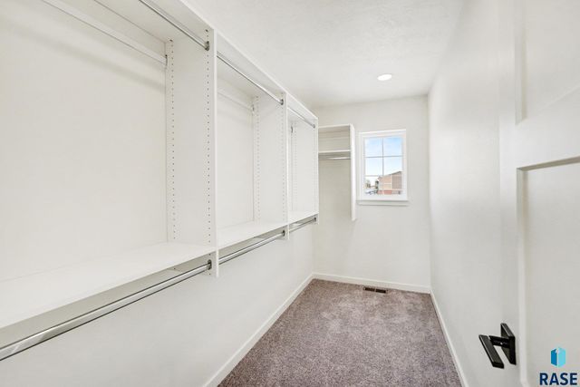 1271 N Marion Rd Road 2, Sioux Falls, SD 57107