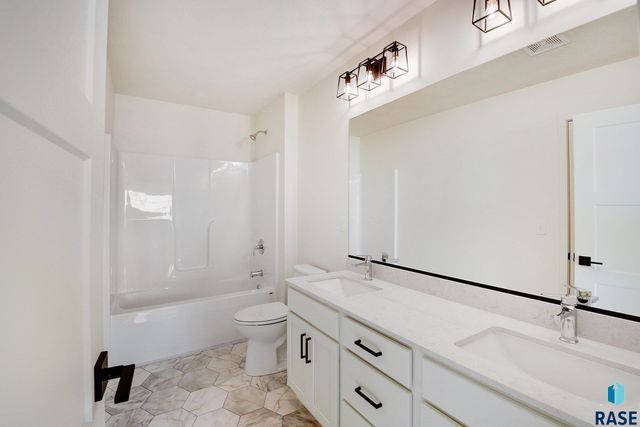 1271 N Marion Rd Road 2, Sioux Falls, SD 57107