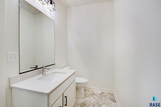 1271 N Marion Rd Road 2, Sioux Falls, SD 57107