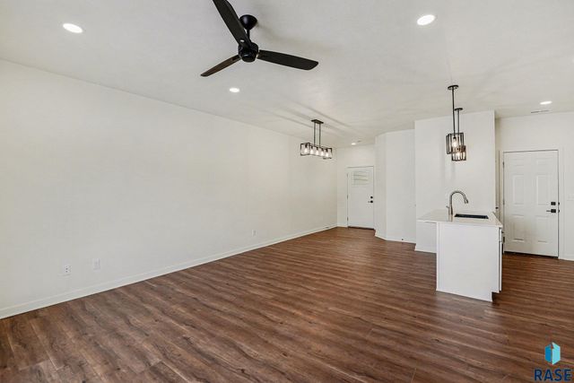 1271 N Marion Rd Road 2, Sioux Falls, SD 57107