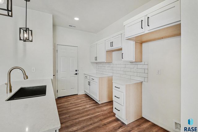 1271 N Marion Rd Road 2, Sioux Falls, SD 57107