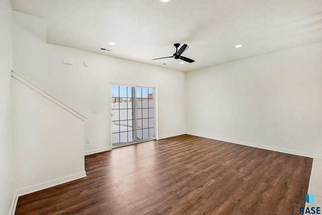 1271 N Marion Rd Road 2, Sioux Falls, SD 57107