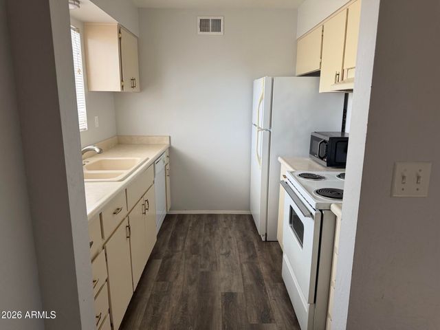 4630 N 68TH Street 204, Scottsdale, AZ 85251