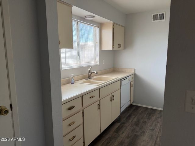 4630 N 68TH Street 204, Scottsdale, AZ 85251