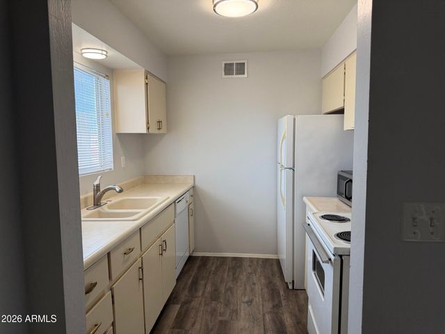4630 N 68TH Street 204, Scottsdale, AZ 85251