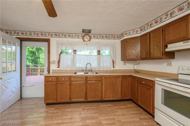 7660 Akron Avenue NW, Canal Fulton, OH 44614