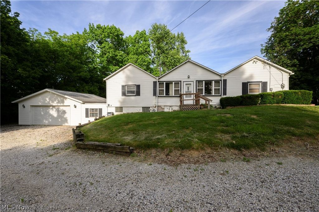 7660 Akron Avenue NW, Canal Fulton, OH 44614