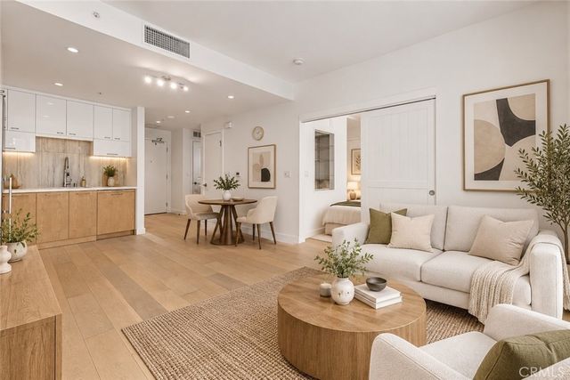 400 S Broadway 1607, Los Angeles, CA 90013