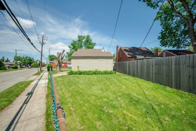 15214 Nehls Avenue, Eastpointe, MI 48021
