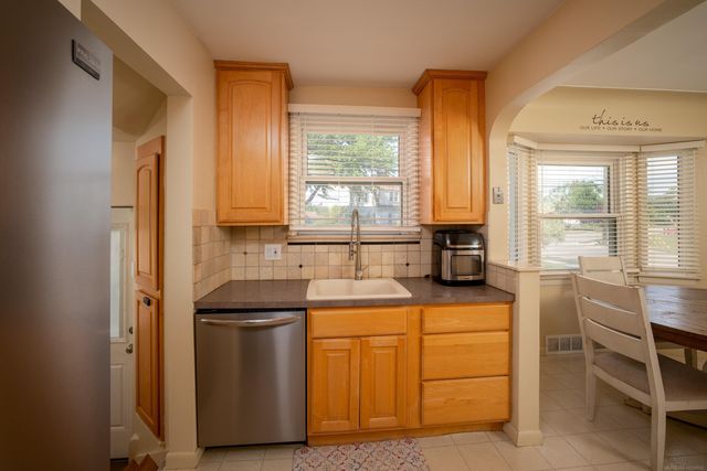 15214 Nehls Avenue, Eastpointe, MI 48021