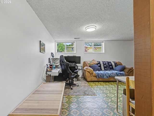 1454 Sw 4TH St, Gresham, OR 97080
