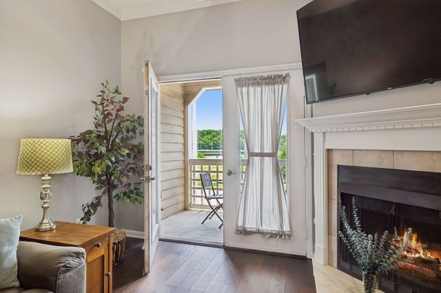 136 W End Pl, Nashville, TN 37205