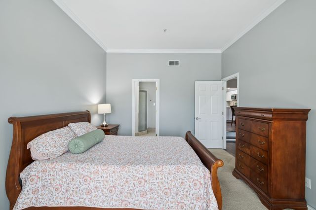 136 W End Pl, Nashville, TN 37205