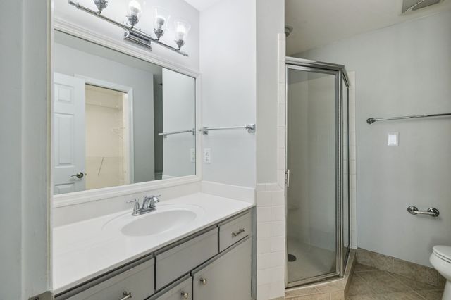 136 W End Pl, Nashville, TN 37205