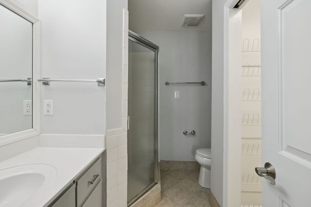 136 W End Pl, Nashville, TN 37205