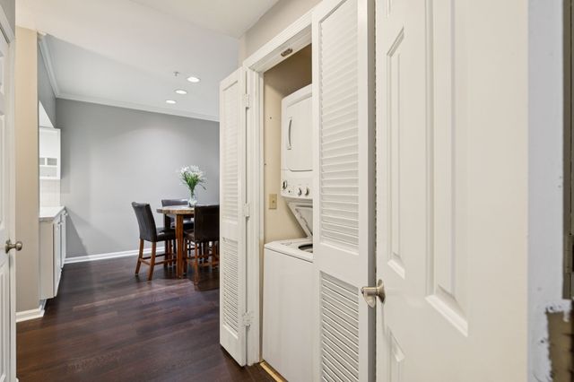 136 W End Pl, Nashville, TN 37205