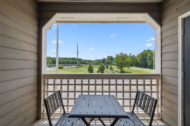 136 W End Pl, Nashville, TN 37205