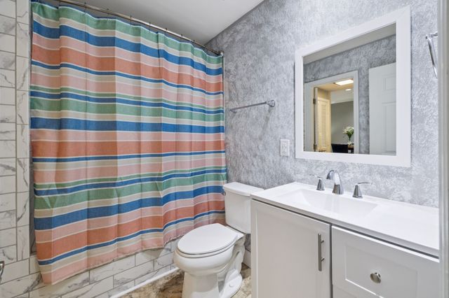 136 W End Pl, Nashville, TN 37205