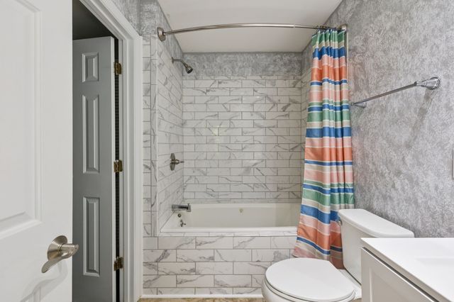 136 W End Pl, Nashville, TN 37205