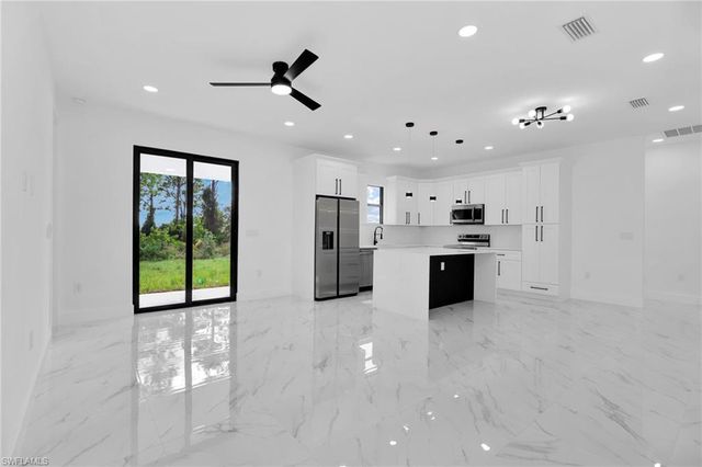 3419 8th ST SW, Lehigh Acres, FL 33976